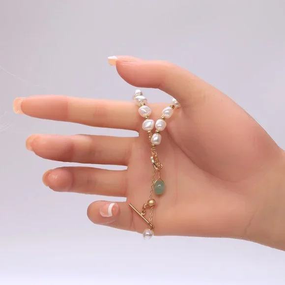 Beaded Pearl bracelet with toggle lock. - Picture 4 of 4